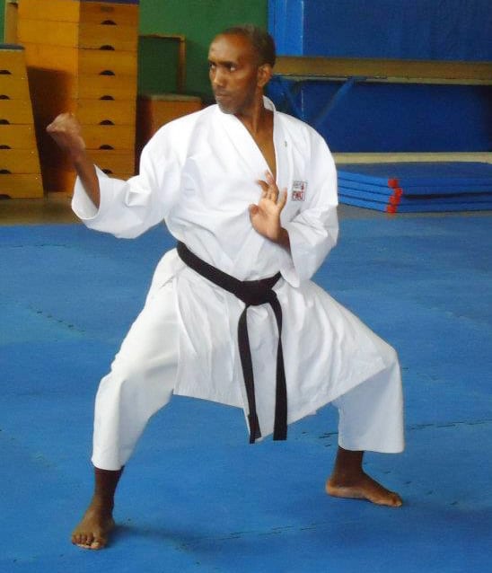 Mestre itabirano conquista 2º lugar em competição nacional de Karatê