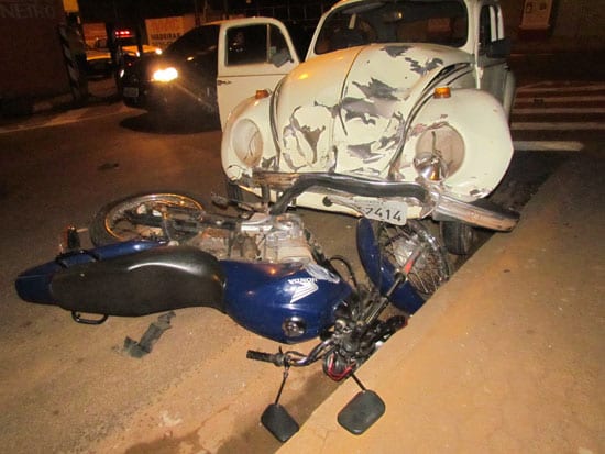 Moto bate em Fusca na avenida Osório Sampaio