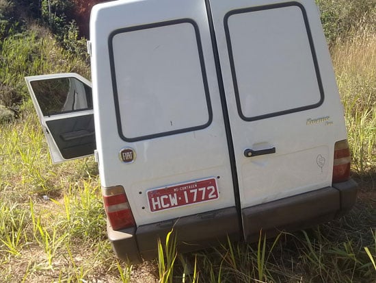 Ladrões roubam picape e se envolvem em acidente em Barão de Cocais