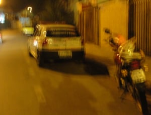 Polícia multa motoqueiro que transportava criança de 10 anos sem capacete
