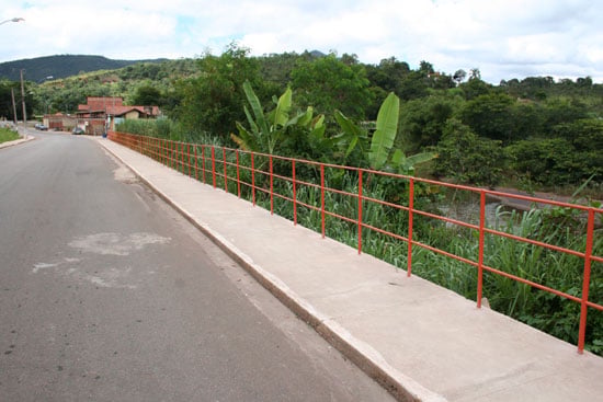 Prefeitura de São Gonçalo instala guarda-corpos em passeio da Henriqueta Rubim