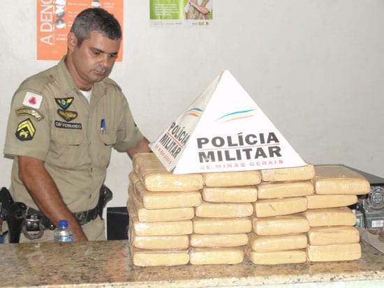Polícia Militar de João Monlevade apreende menor com 20 quilos de maconha