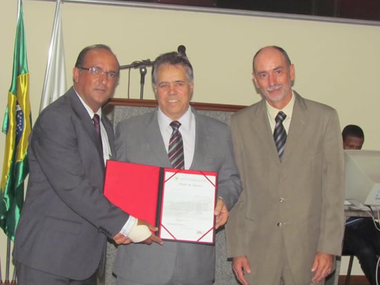 Prefeito de São Gonçalo do Rio Abaixo recebe homenagem da Câmara de Itabira