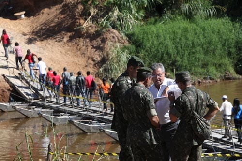 Dnit e Exército definem ações na BR-381 onde ponte sofreu abalo