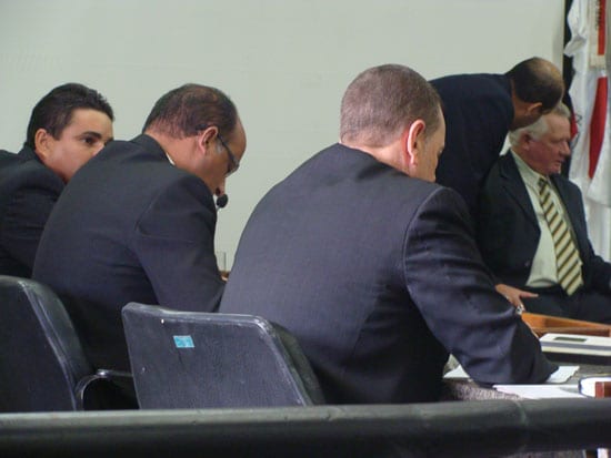 Vereadores permitem que prefeito mexa em 1/4 do Orçamento sem consultar Câmara