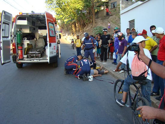 Homem atropelado por caminhão sofre traumatismo grave no Juca Rosa