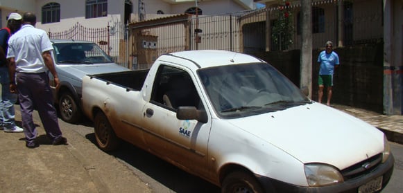 Carro do Saae com documentação atrasada é apreendido após acidente