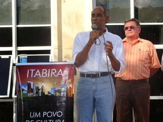 João Izael faz minuto de silêncio pela morte de José Alencar