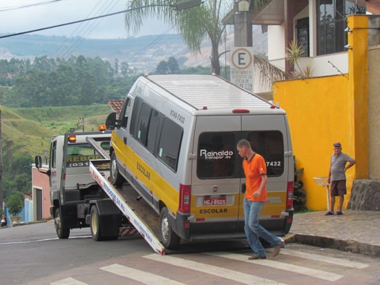 Irregularidades tiram veículo escolar de circulação