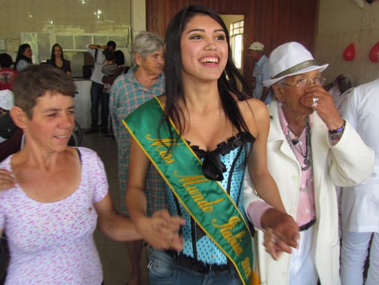 Miss Itabira promove festa para os velhinhos do Lar de Ozanam