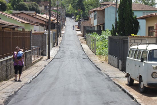 Asfaltamento de mais uma rua concluído em João Monlevade
