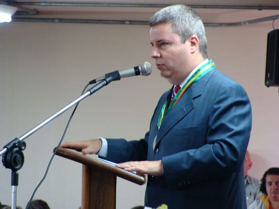 Anastasia inaugura prédio da Prefeitura de Nova Era
