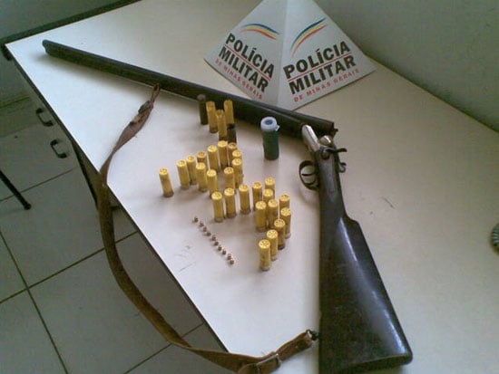 PM apreende armas em Santa Maria e Passabem