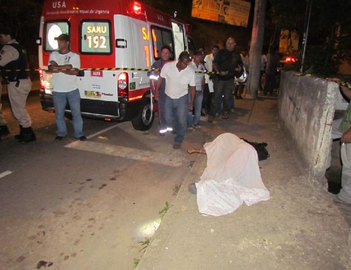Rapaz de 17 anos é morto a tiros na rua Prefeito Virgilino Quintão