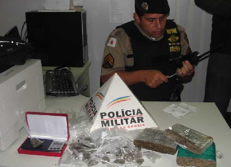 Polícia apreende menor com um quilo de maconha no Juca Rosa