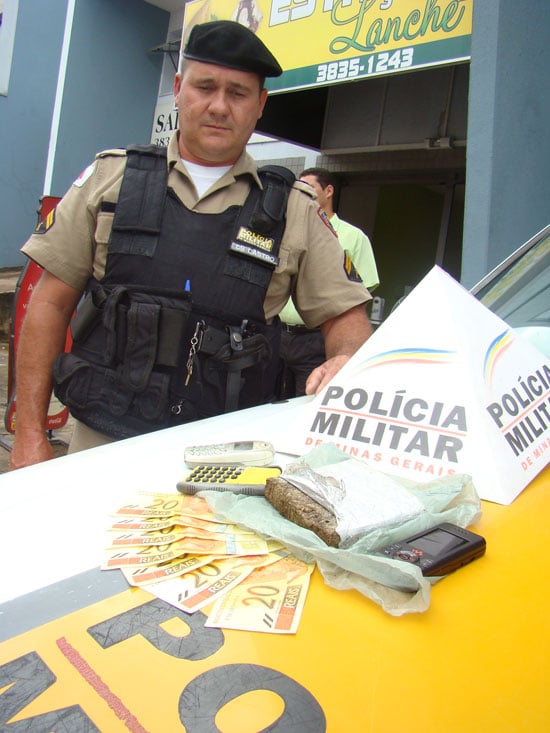Mulher presa com drogas diz ser capelã no presídio de Itabira