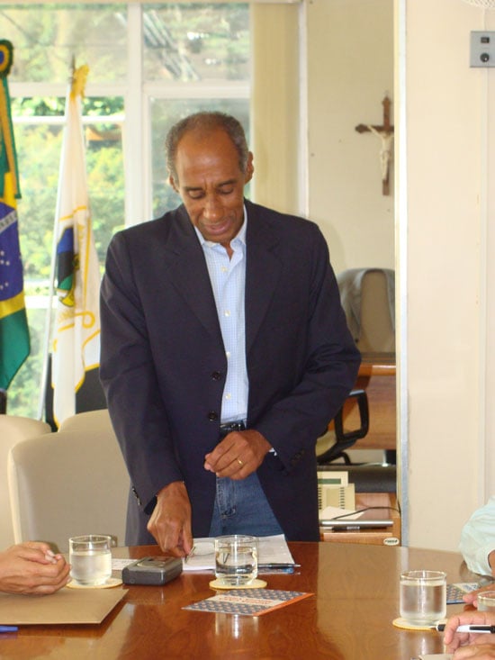 João Izael participa do velório de José Alencar em Belo Horizonte