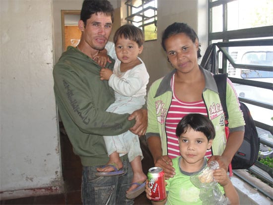 Algumas famílias do bairro Drummond já estão no abrigo