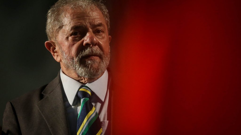 TRF-4 mantém condenação e aumenta pena de Lula para 12 anos de prisão