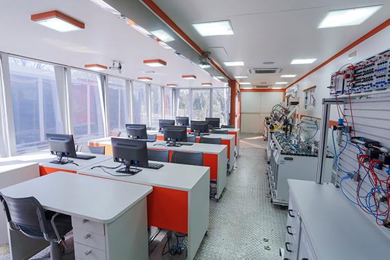 Alô estudantes: escola móvel do Senai oferece cursos gratuitos no Centro de Itabira