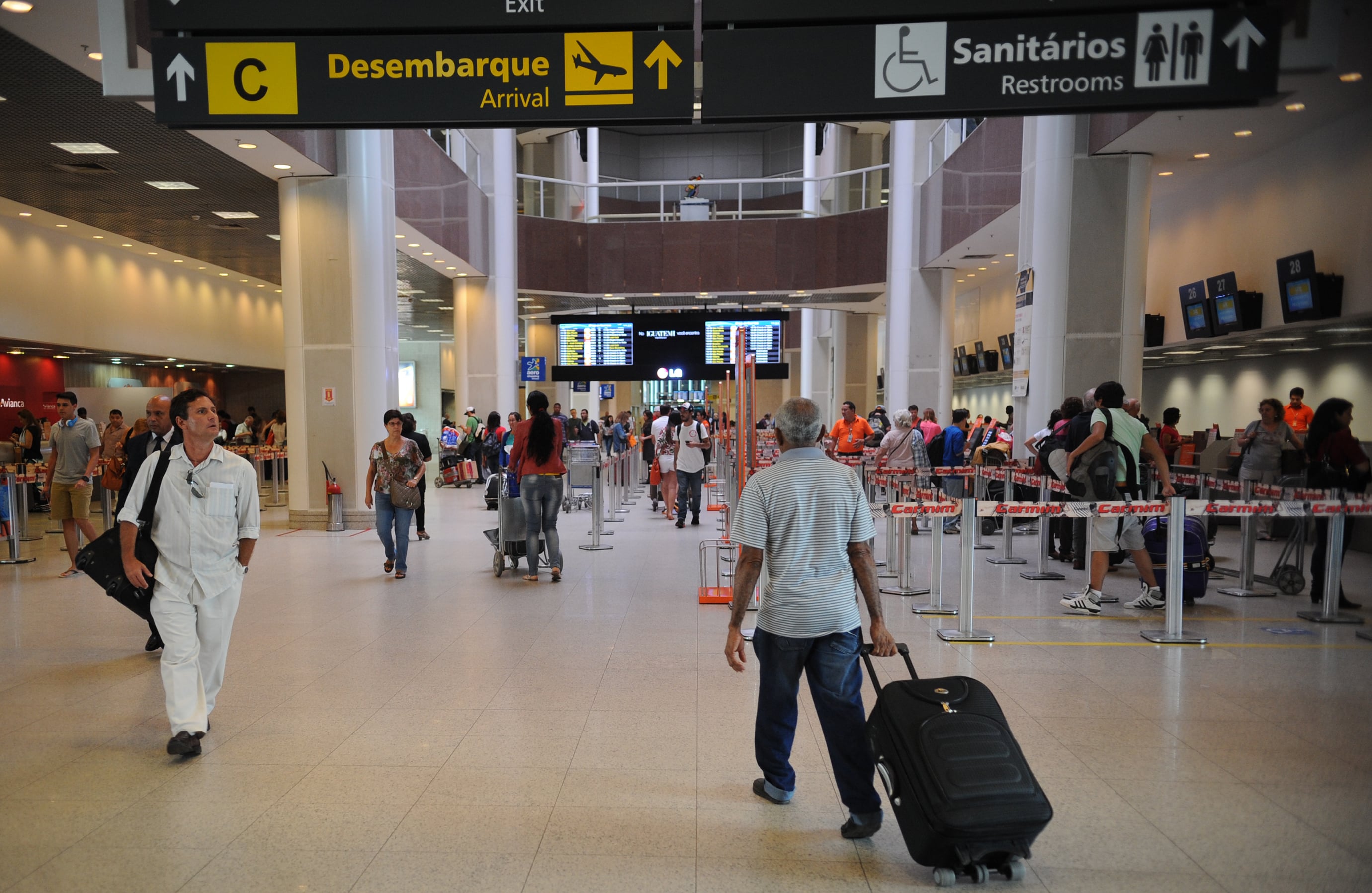 Governo proíbe viagens a serviço com bilhetes de primeira classe