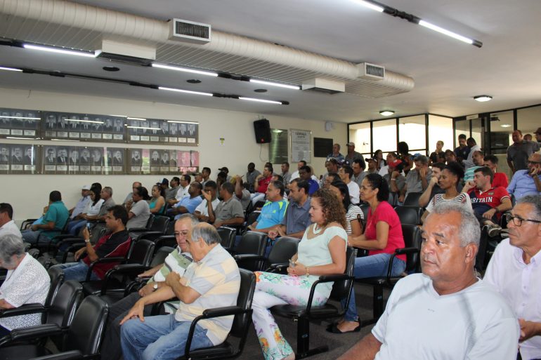 Pedidos de vista impedem votação de projetos que alterariam cargos em repartições públicas Pedidos de vista impedem votação de projetos que alterariam cargos em repartições públicas