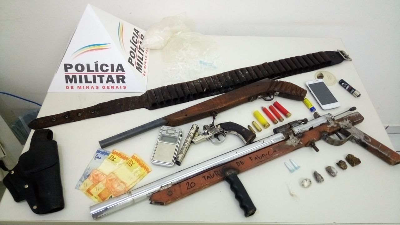 Três são presos e armas e drogas são apreendidas em ponto de tráfico no bairro Fênix