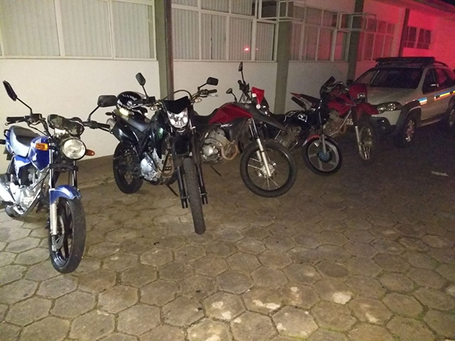 Polícia flagra motoqueiros fazendo racha na Mauro Ribeiro; cinco foram presos