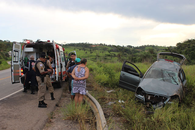 Polo capota com seis pessoas em São Gonçalo do Rio Abaixo