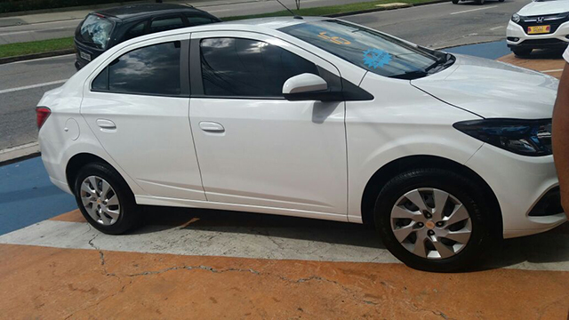 Bandidos cercam e roubam Prisma no bairro Amazonas
