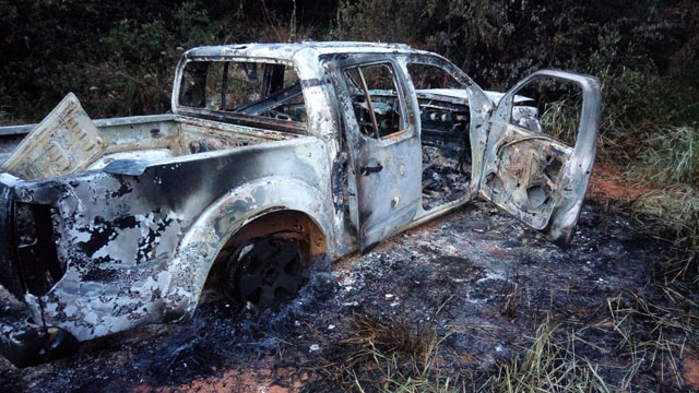 Caminhonete roubada na terça é encontrada totalmente queimada em Itabira