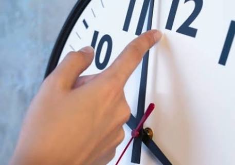 Horário de verão terminou à meia-noite desse sábado