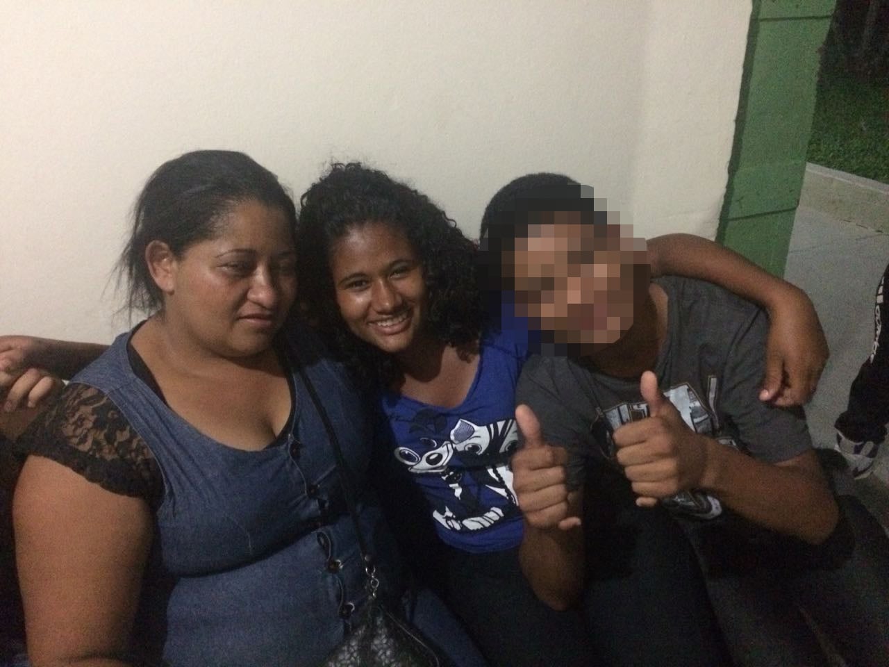 Mãe tem reencontro emocionante com filhos em Itabira após 14 anos de separação