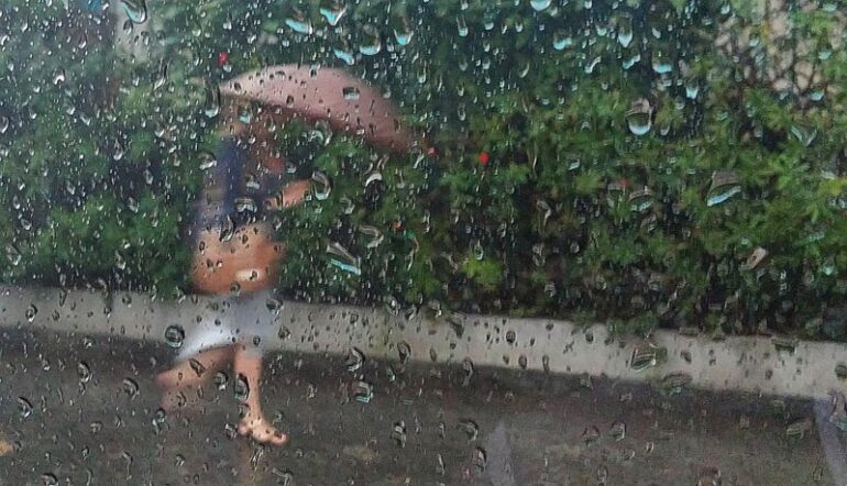 A previsão do tempo é de chuva: mas de água e não de ‘santinho’, viu candidato?!