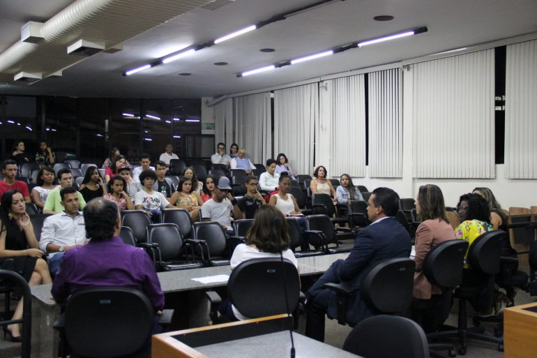 Parlamento Jovem 2018 discute violência contra a mulher