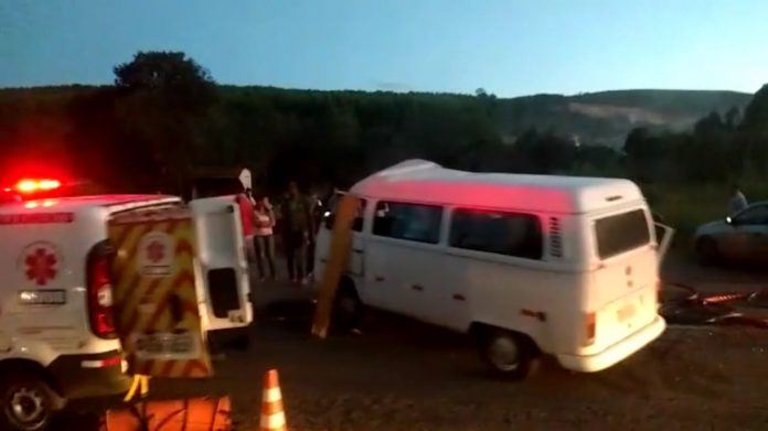 Acidente mata uma pessoa e deixa outras sete feridas na BR-381, em São Gonçalo