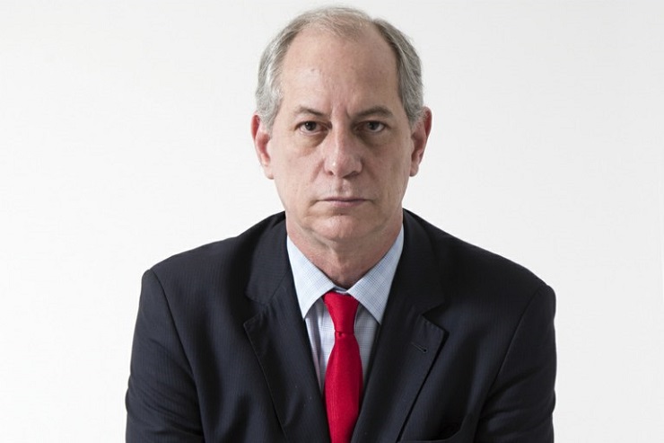 Polícia Federal faz buscas contra Ciro e Cid Gomes por supostas propinas em obra do Castelão