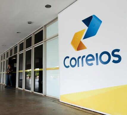 Crise dos Correios deixa funcionários com salários atrasados Crise dos Correios deixa funcionários com salários atrasados