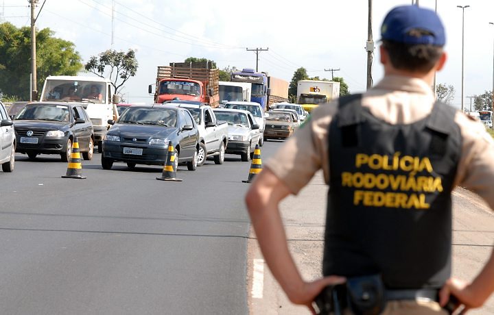 PRF reforça o policiamento nas estradas durante o feriado prolongado