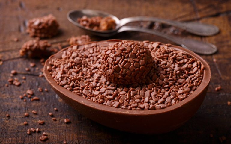 Páscoa: consumir chocolate pode trazer benefícios e riscos