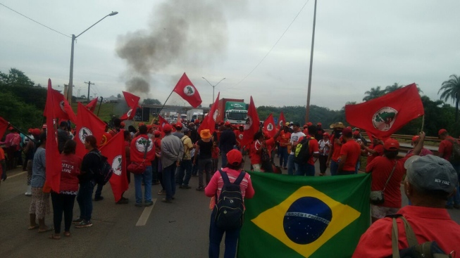 Invasões do MST provocam reação de deputados no Congresso