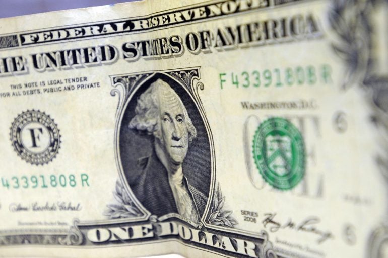 Dólar ultrapassa R$ 3,70 e registra maior valor em dois anos