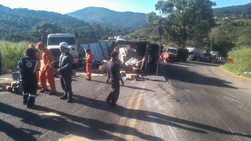 Saída para o fim de semana tem trânsito lento na BR-381