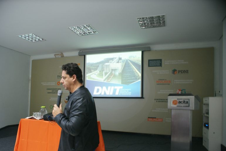 Em reunião em Itabira, superintendente do Dnit aponta falta de verba para obras na BR-381 Em reunião em Itabira, superintendente do Dnit aponta falta de verba para obras na BR-381