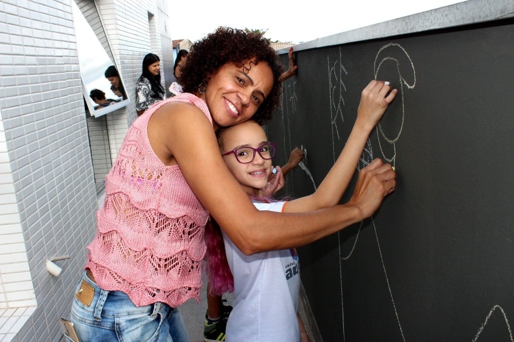 Colégio Auge comemora Dia das Mães com brincadeiras e interação familiar