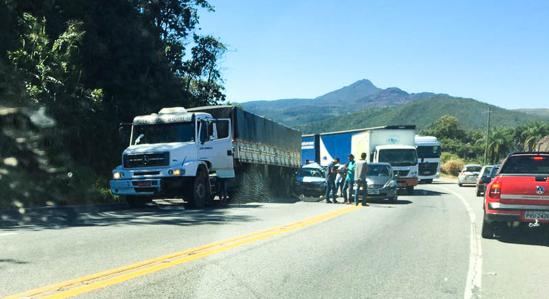 Acidente provoca retenções na BR-381 nesta quarta-feira