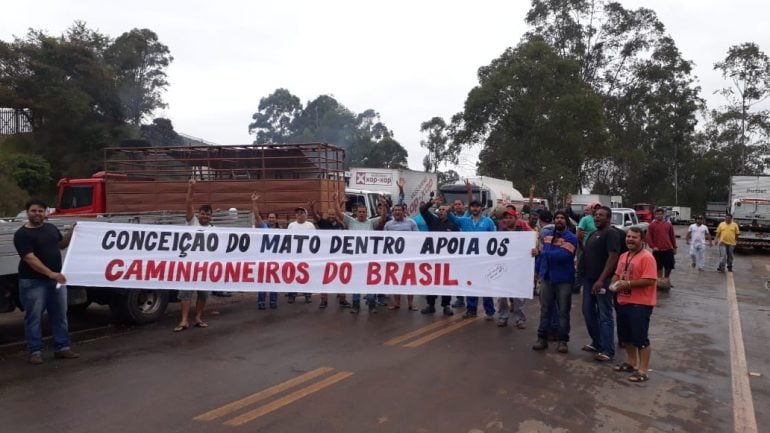 Grupo agenda manifestação pró-caminhoneiros em Conceição do Mato Dentro