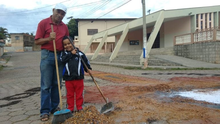 Tradição e fé: tapetes de Corpus Christi enfeitam ruas de Itabira