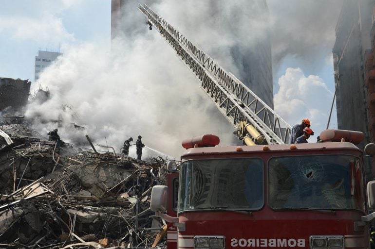 Incêndio em SP começou com curto-circuito no 5º andar, diz secretário