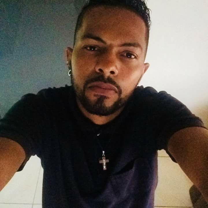 Homem de 28 anos confessa assassinato à luz do dia no bairro Praia